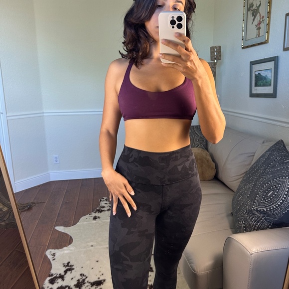 LULULEMON - Strappy back sports bra - plum color - size 4 - Picture 2 of 4